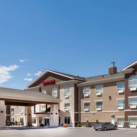 Ramada By Wyndham Creston Hotel Buitenkant foto