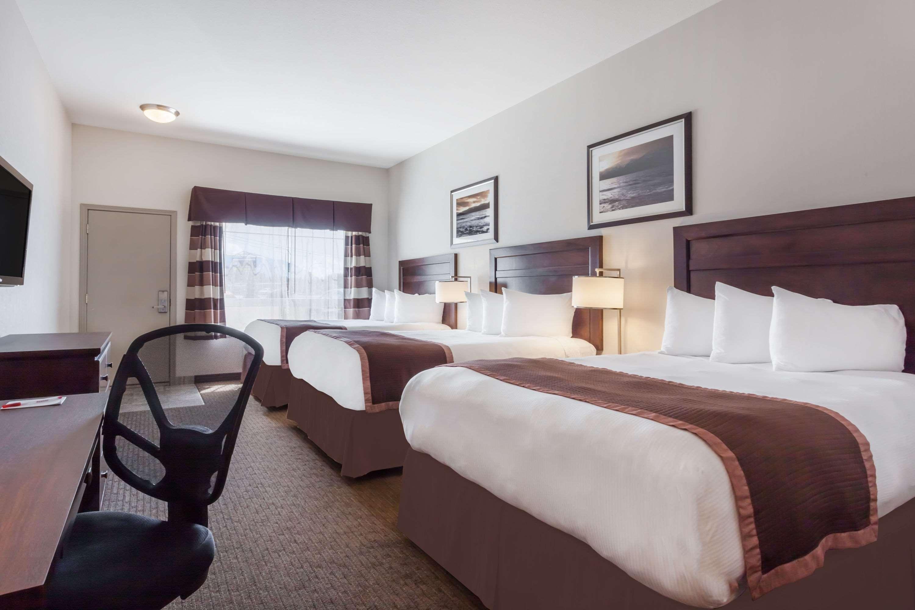 Ramada By Wyndham Creston Hotel Buitenkant foto