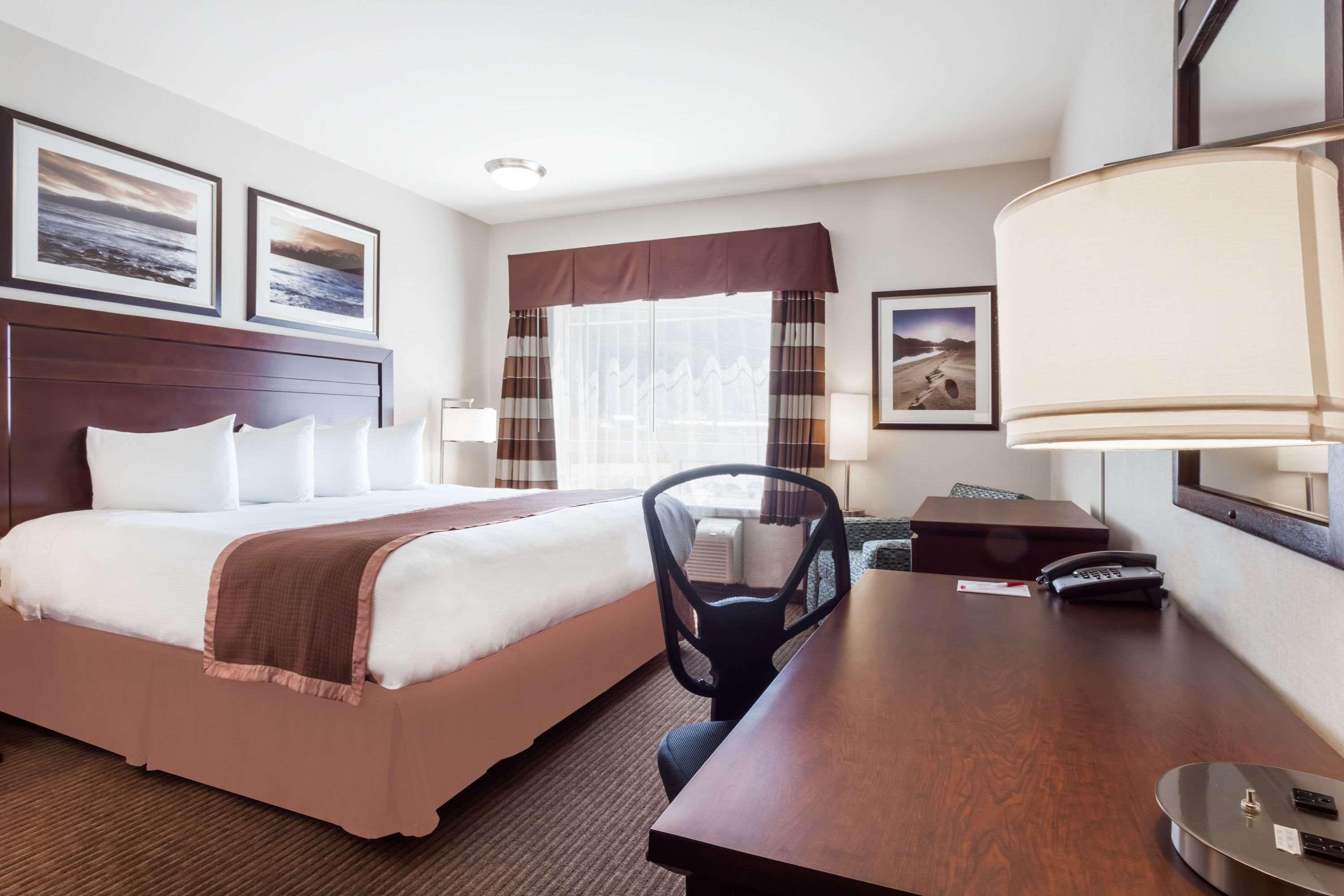 Ramada By Wyndham Creston Hotel Buitenkant foto