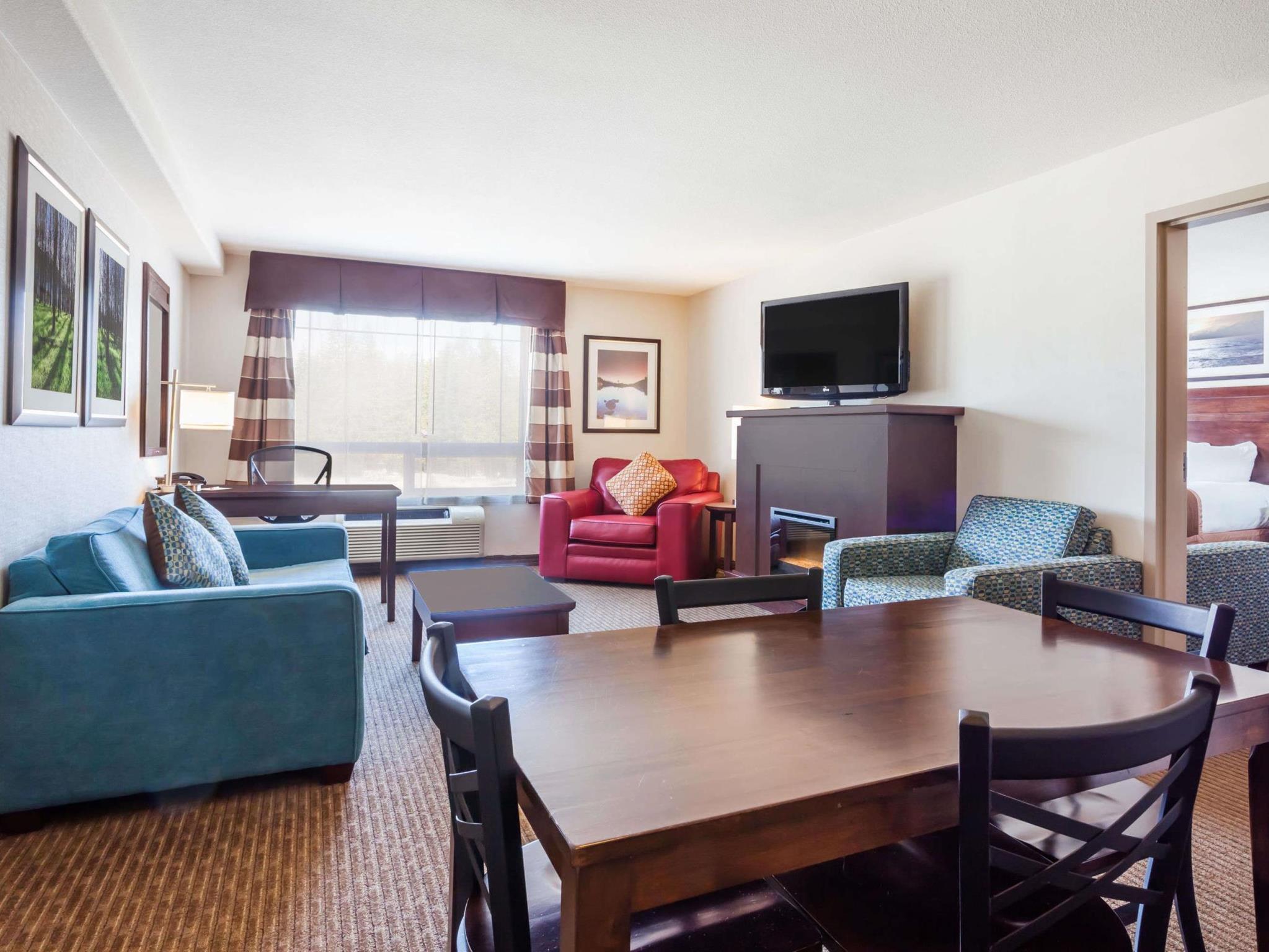 Ramada By Wyndham Creston Hotel Buitenkant foto