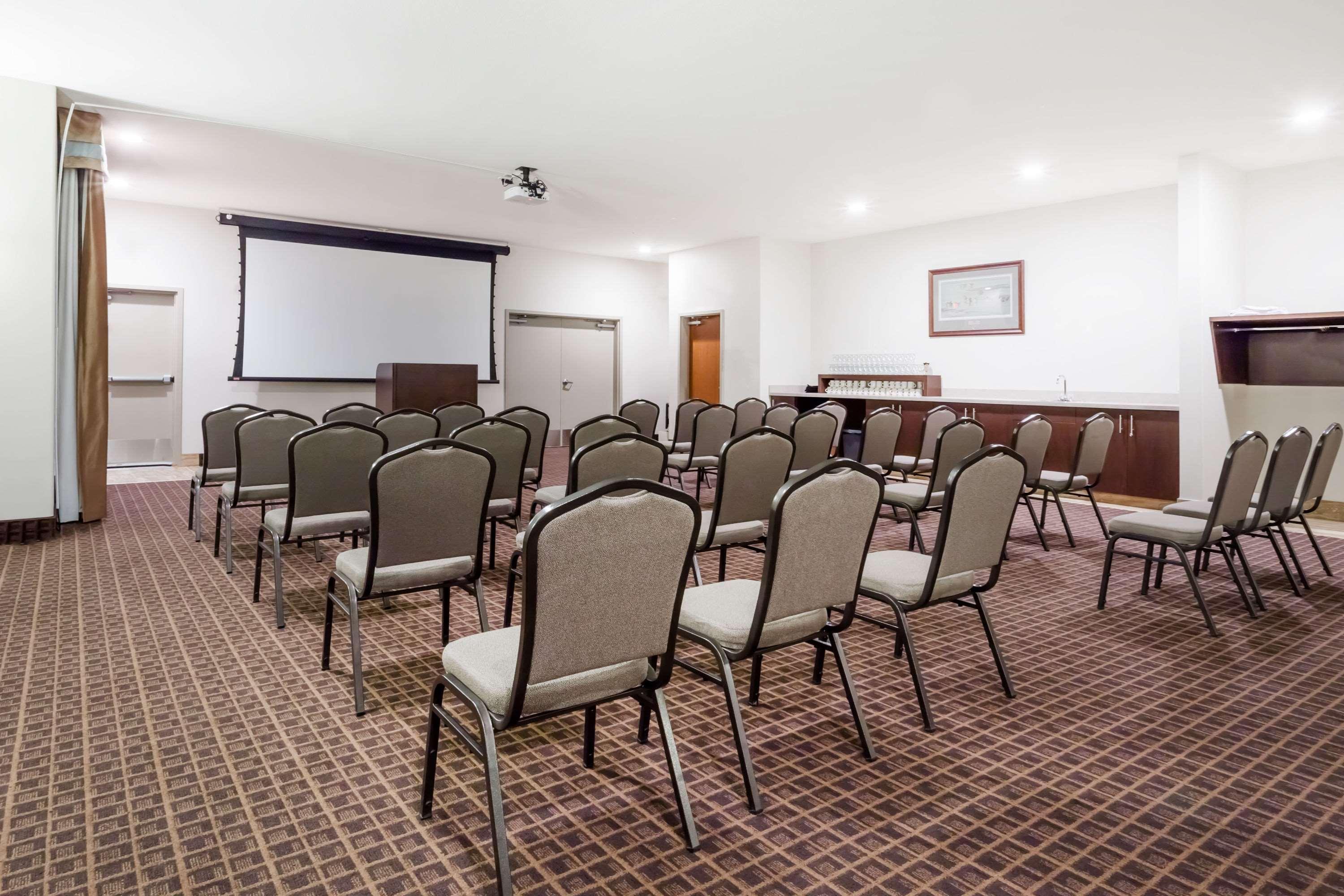 Ramada By Wyndham Creston Hotel Buitenkant foto