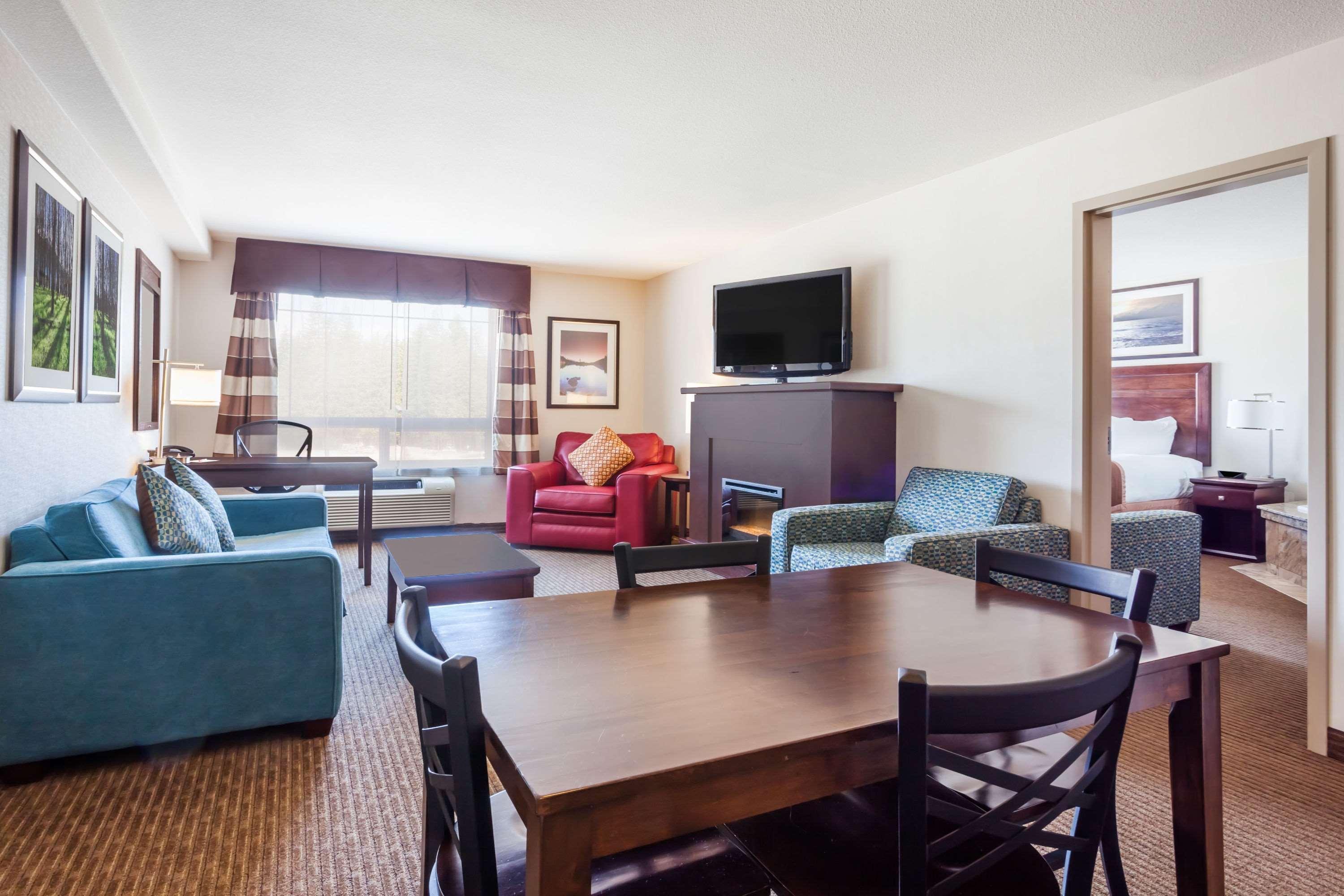 Ramada By Wyndham Creston Hotel Buitenkant foto